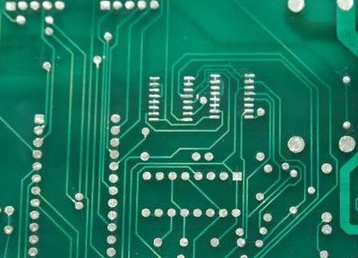 什么是PCB板绿油？它与蓝油有什么不同？